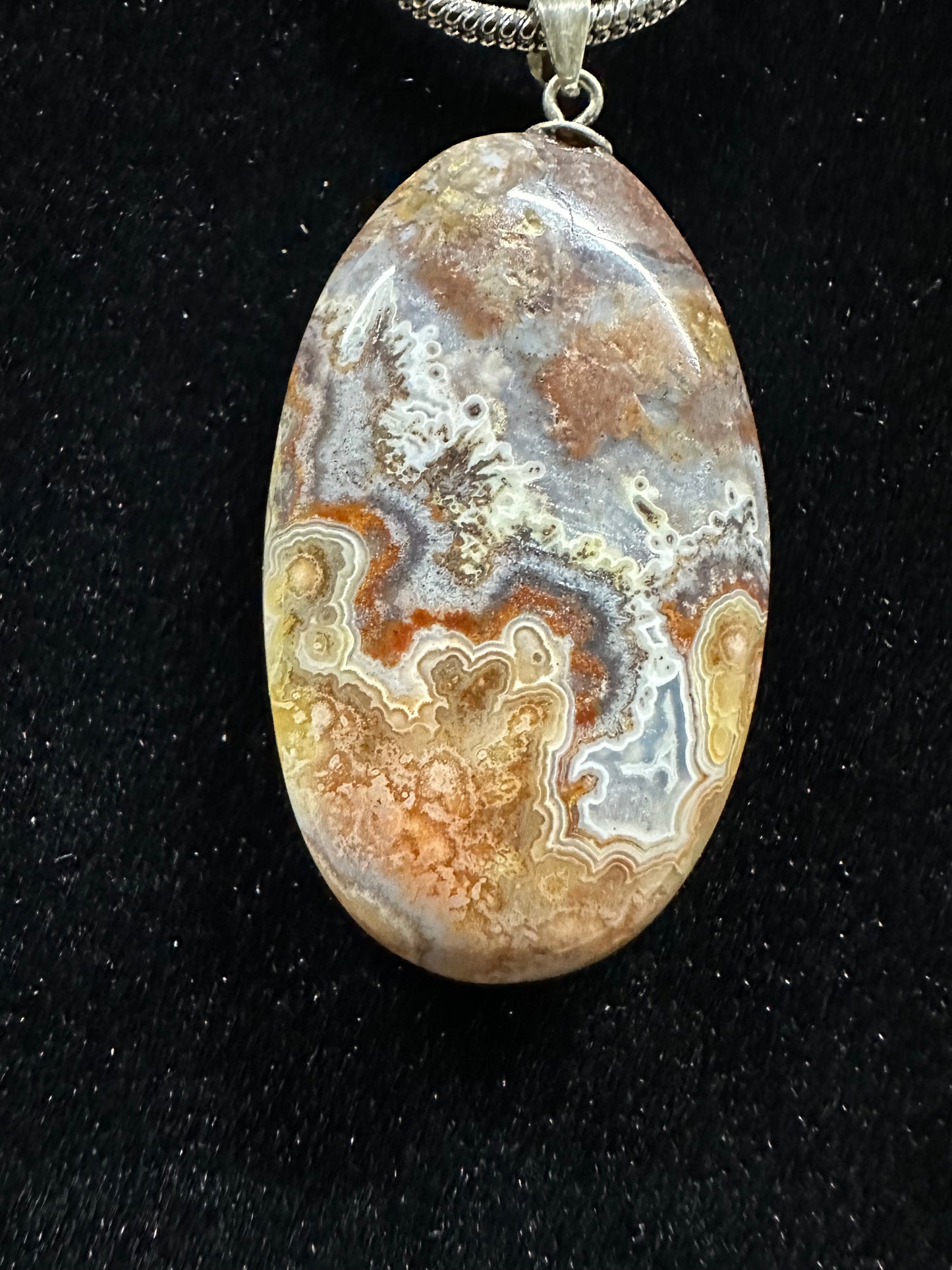 LA351 Lace Agate Pendant