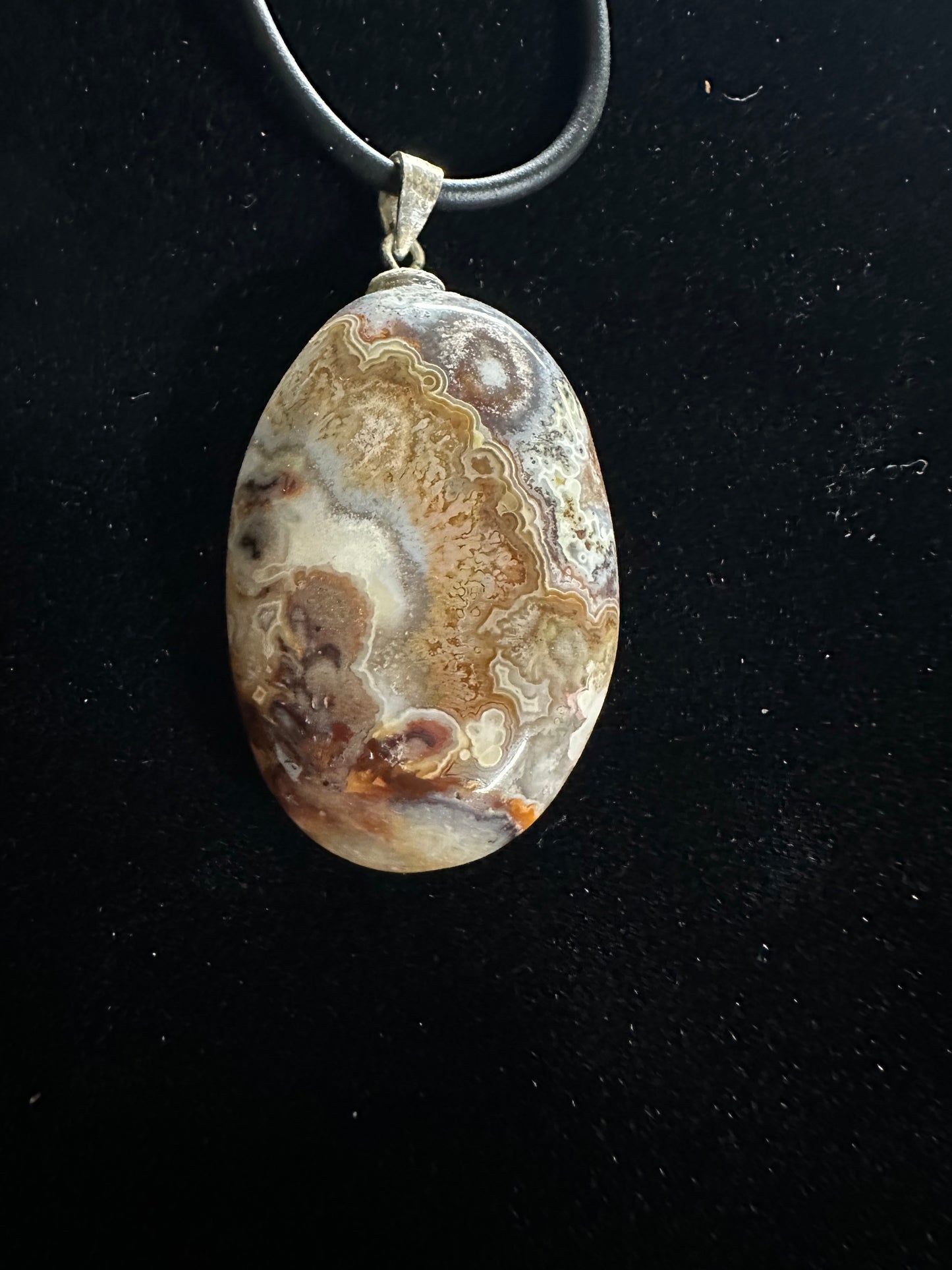 LA355 Lace Agate Pendant